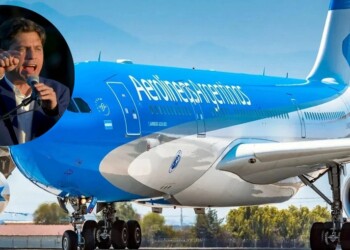 Ante la privatización de Aerolíneas, Kicillof afirmó que Buenos Aires la quiere comprar