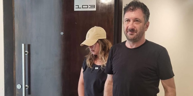 Edgardo Kueider y su secretaria Iara Guinsel Costa