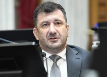 Los abogados de Kueider presentaron un amparo exigiendo que le restituyan la banca en el Senado