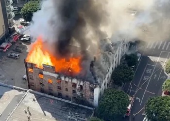 Incendio destruyó el Morrison Hotel que aparece en la portada del famoso disco de The Doors