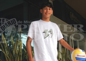 Un talento del beach que necesita ayuda: “Para viajar hacemos pastelitos y rifas”