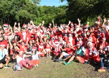 Papá Noel invadió el hospital de Pediatría para regalar juguetes y alegría a los niños