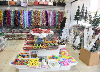 Árboles de Navidad arrancan en $30 mil y las cajas van desde $5.590 hasta $16.580