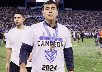 Una “malanoche” de Navidad: Quinteros se iría de Vélez para dirigir en el fútbol brasileño