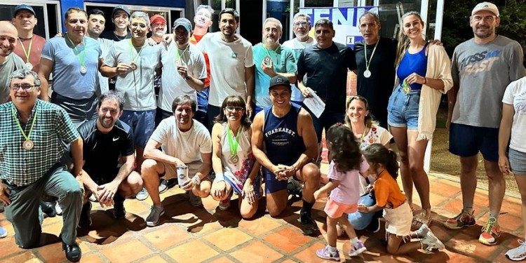 CAMARADERÍA. Después de jugar, los players compartieron una cena especial.