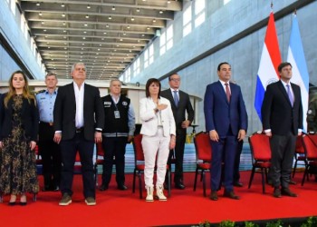 Bullrich encabezó la reapertura del paso internacional por Yacyretá