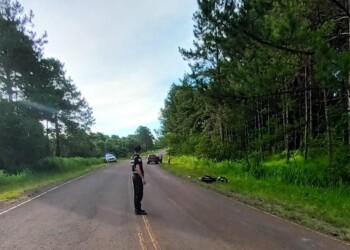 Choque entre una camioneta y moto dejó dos personas heridas