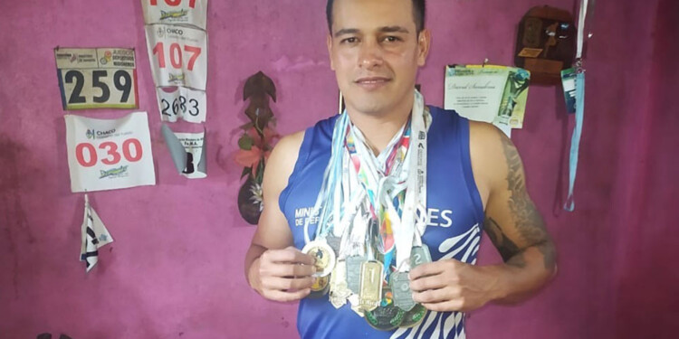 UNA COLECCIÓN. “Tombo” y las medallas que ganó a lo largo de estos últimos años. “Quiero ir por más”, aseguró.