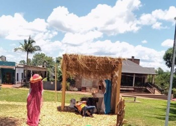 Ebrio se quedó dormido en un pesebre navideño