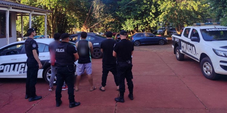 SOSPECHOSOS. Los hermanos fueron interceptados en un colectivo con un grupo de tareferos rumbo a Oberá.