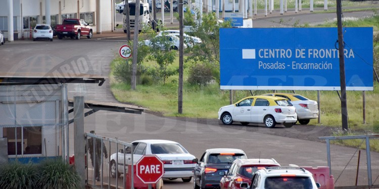 NO CONFUNDIR. El Gobierno argentino autoriza utilizar las patentes de papel y cédula de manejo digital para transitar en todo el país pero Paraguay y Brasil, por ahora no lo aceptan como válidos.