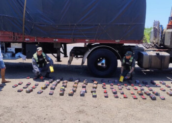 Cruzó por Misiones con 94 celulares de contrabando ocultos en su camión