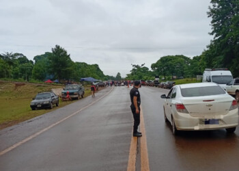 Yerbateros cortan la ruta nacional 14 en San Pedro