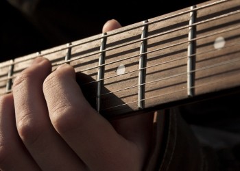 Cinco versiones que superan (o igualan) a la canción original