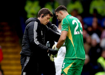 El “Dibu” Martínez se fracturó el meñique izquierdo