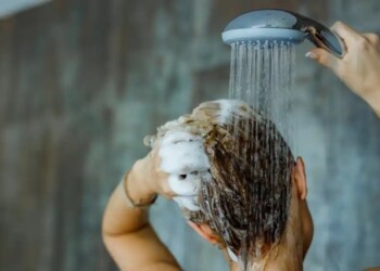 ¿Es mejor bañarse a la mañana o a la noche?