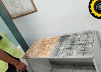 Incautaron gran suma de dinero proveniente de un auto que salió de Posadas
