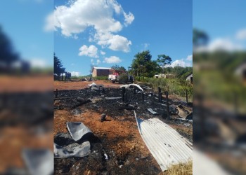 Madre con seis hijos perdió todo en un incendio
