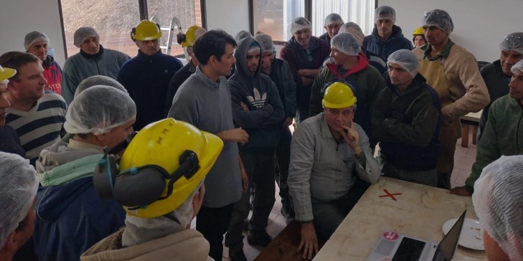 TRABAJO CON INSTITUCIONES. El proyecto promueve espacios de reflexión sobre masculinidades desde una perspectiva de género.