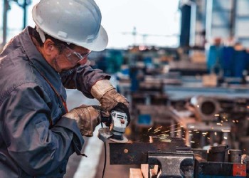 Por el freno de la economía, cayeron 220 mil empleos y cerraron 12 mil empresas