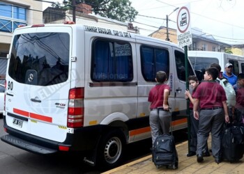 Transportistas escolares cierran un año marcado por la competencia desleal