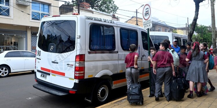 SERÁ MÁS CARO. Los transportistas escolares subirán la tarifa, algunos piden elevarla a 200 mil pesos.