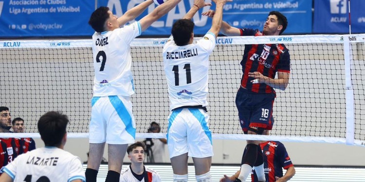 BOMBAZO. El opuesto de Cerro Azul, en pleno ataque. Tras la baja de Policial de Formosa, encontró su lugar en Boedo.