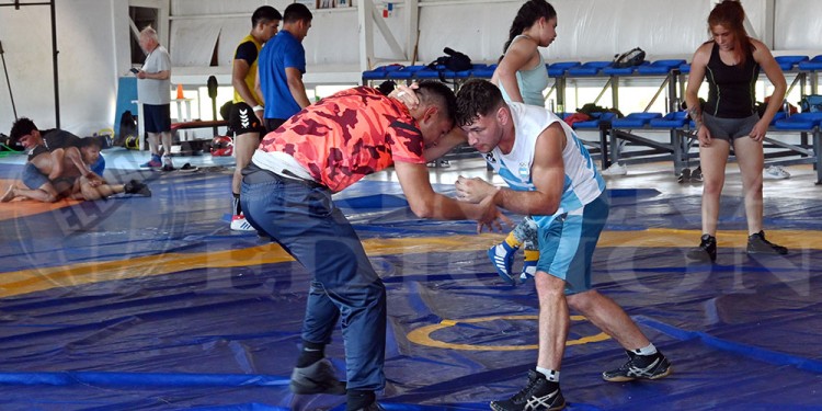EN LOS DETALLES. Mauri Lovera y la labor diaria en el Centro de Deportes de Combate. El posadeño, a Albania.