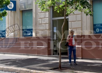Denuncian a gendarme por apropiarse de las tarjetas de cobro de una anciana