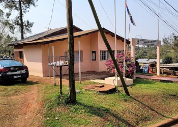 “Lo desnudaban y obligaban a hacer flexiones mientras lo golpeaban”