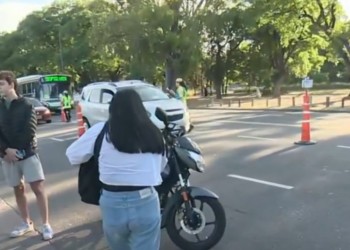 Multaron y le retuvieron la moto a un chofer de aplicación por el positivo de su pasajera en alcoholemia