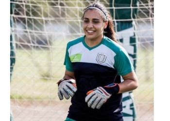 La misionera Luz Amigo firmó para Camioneros