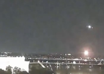 Washington: recuperaron 18 cuerpos tras el choque entre el helicóptero y el avión