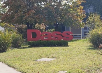 Anunciaron el cierre de una fábrica de zapatillas del Grupo Dass