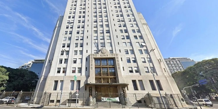 AJUSTE. El Ministro de Salud de la Nación aplicó la “motosierra” y generó rechazos en el ámbito médico.