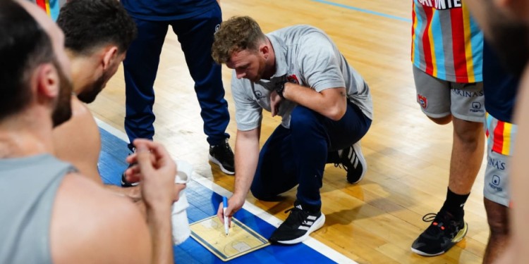CONCENTRACIÓN. Díaz, en plena labor durante el último PreFederal. “El equipo está prácticamente completo”, dijo.