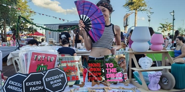 La emprendedora Sofia Firpo. Su emprendimiento en Instagram es
@killthebasicdeco