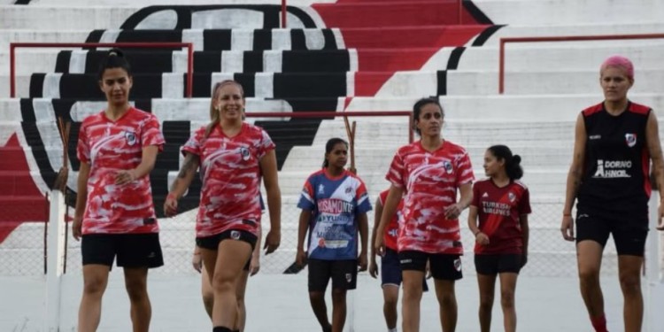 A ENTRENAR. Las chicas de Guaraní se entrenan con la Copa Federal Femenina como principal objetivo de principio de año.