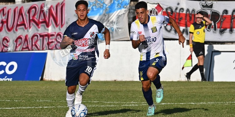 DOS FIJAS PARA HOY. Axel Silva (10) de Guaraní y Leonardo Morales (5) de Mitre, son dos jugadores fundamentales en los esquemas de ambos equipos.