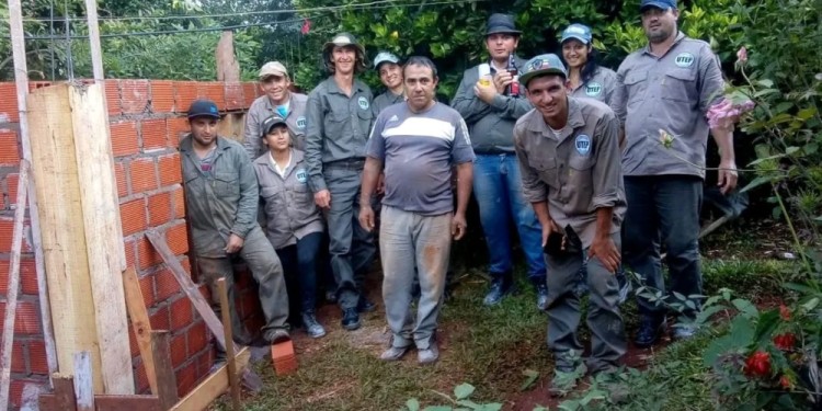DESMANTELADO. El grupo de construcción, cuando tenían herramientas.