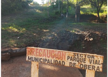 Vecinos de Oberá piden refacciones en zona de una obra sin terminar