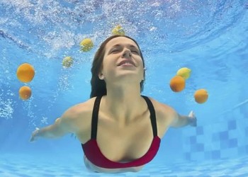 Cómo proteger la piel y el cabello del cloro de la pileta