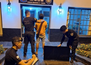 Insólito: se llevó el televisor de una cancha y quiso esconderlo entre las malezas