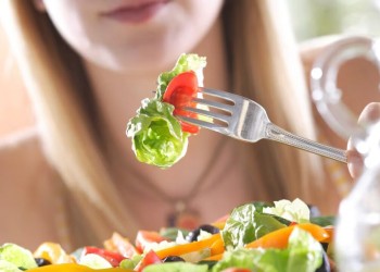 Alimentación equilibrada e hidratación, claves para recuperarse tras los festejos de Fin de Año