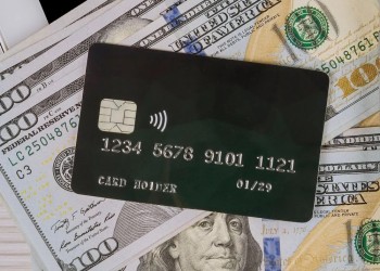 El Banco Central habilitó los pagos con tarjeta de débito en dólares