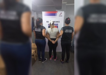 Detienen a maestra jardinera por el robo de un celular a madre de alumno