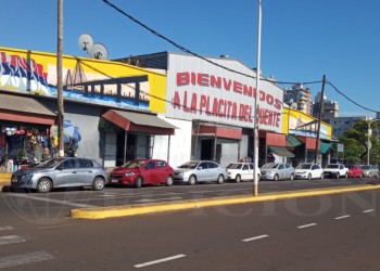 Denuncian rechazo de billetes “chicos” en la Placita del Puente, pero comerciantes lo desmienten