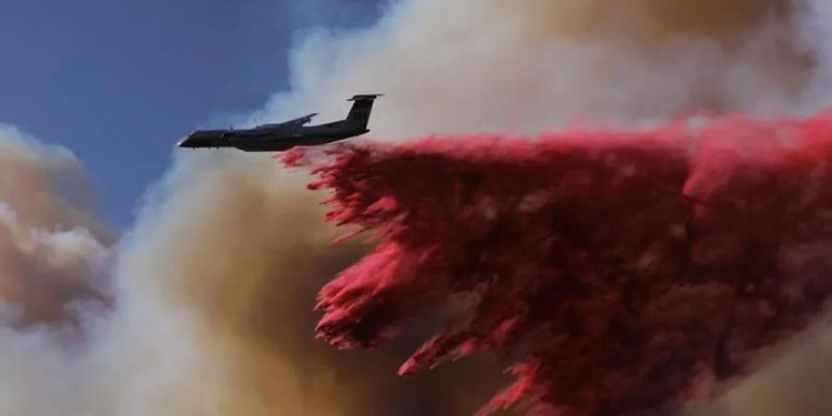 Uno de los aviones de extinción de incendios de Los Ángeles.
