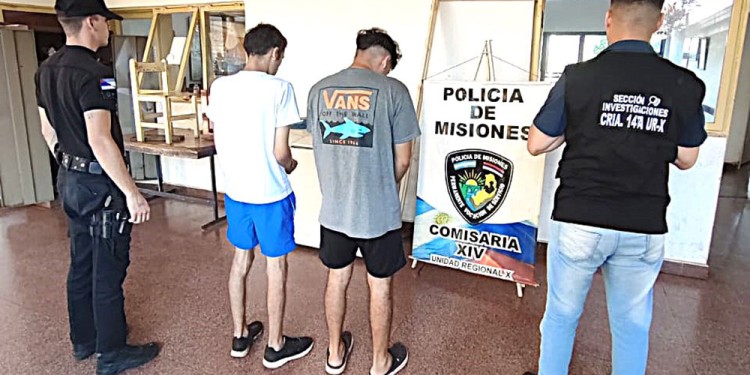 TRAS LAS REJAS. El sospechoso de la izquierda era buscado desde mediados de diciembre por un atraco.