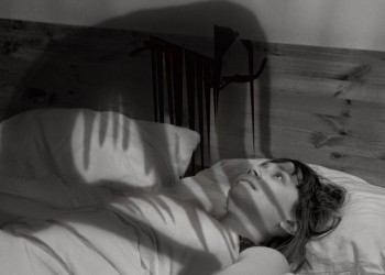 Parálisis del sueño: cuando el cuerpo no puede moverse, pero sí ver y escuchar